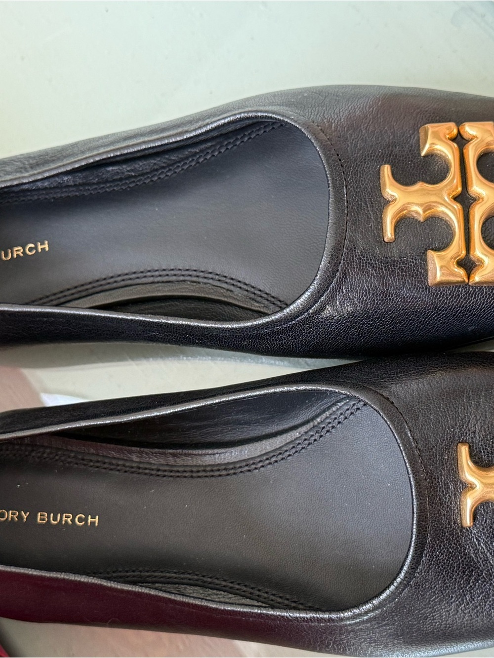 Tory Burch Black Leather Ballet Flats with Gold Logo - Picture 5 of 6